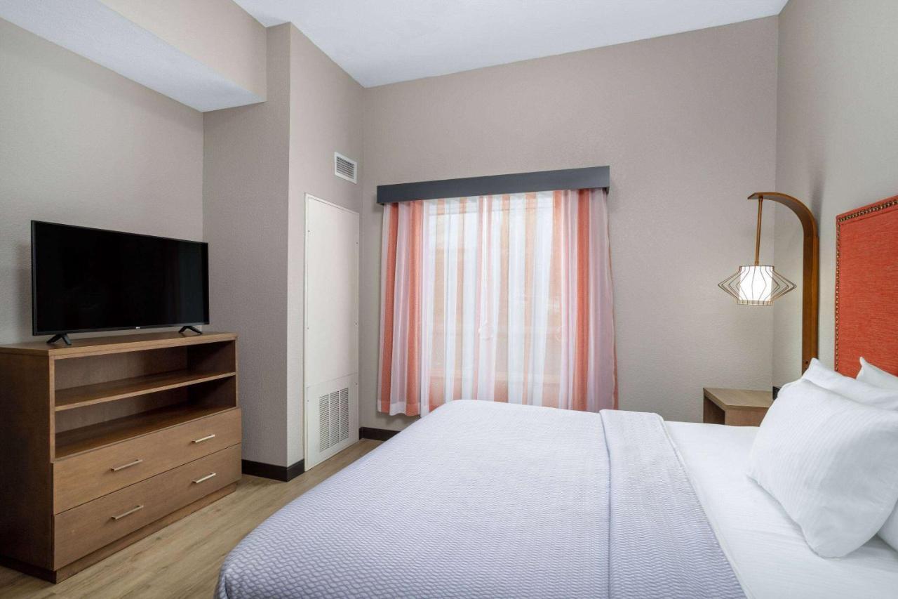 La Quinta Inn & Suites By Wyndham Augusta Fort Eisenhower מראה חיצוני תמונה